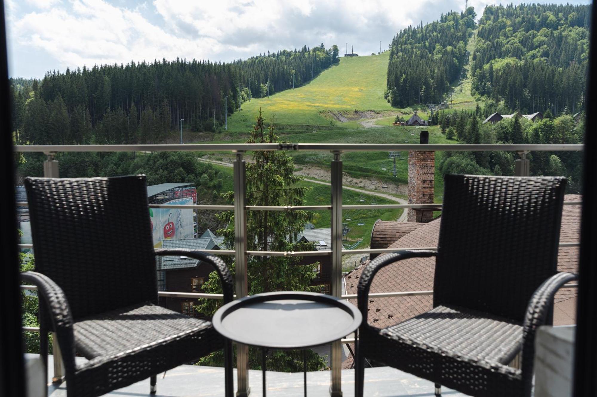 Blue Mountain Hotel Bukovel Luaran gambar